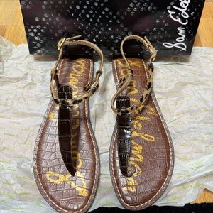 Sam Edelman Brown T-Strap Sandals with Metallic Accents NWT Never been worn!